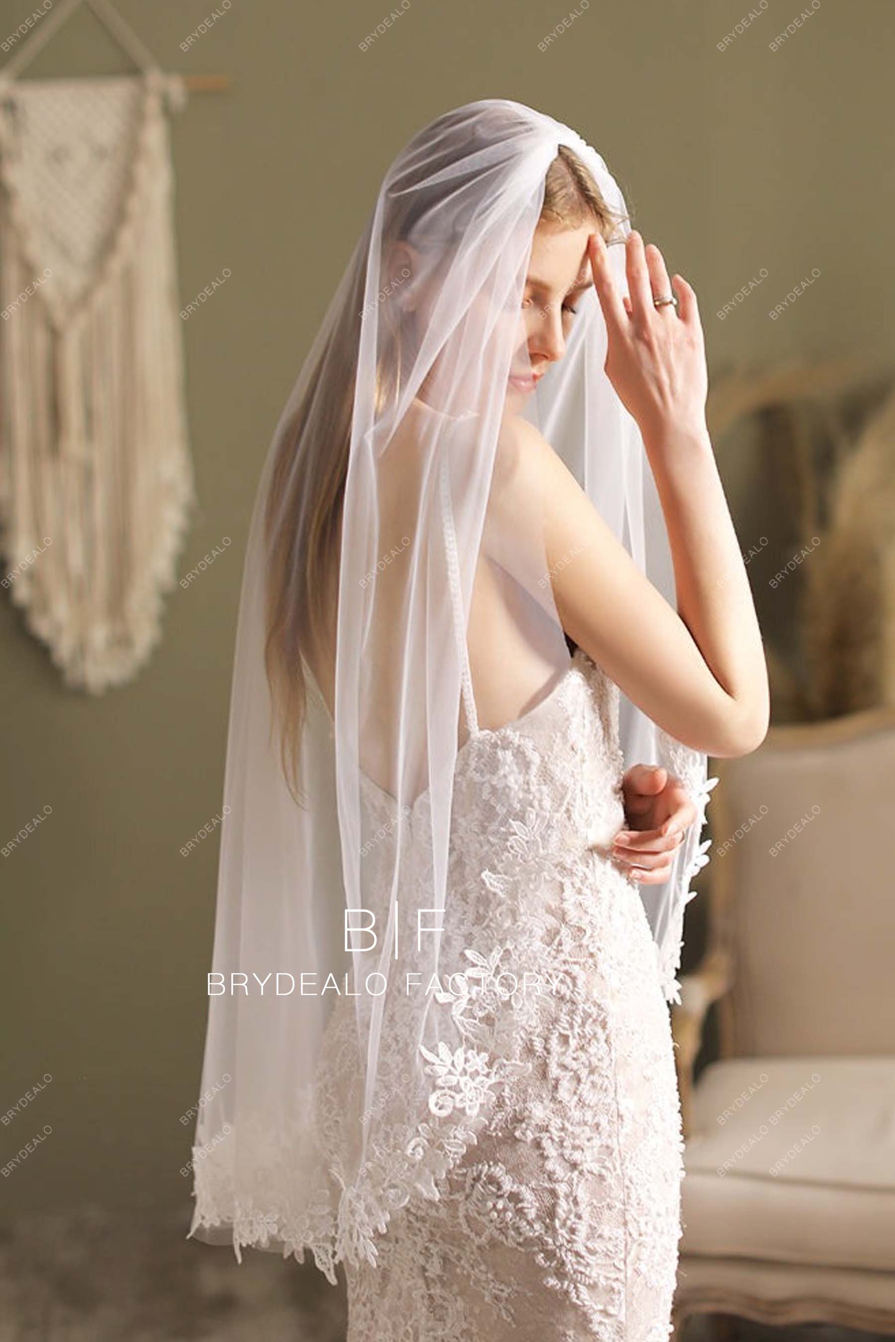 Brydealo Factory Two-Tiered Fingertip Length Bridal Veil Wholesale Lace Trim Wedding Veil