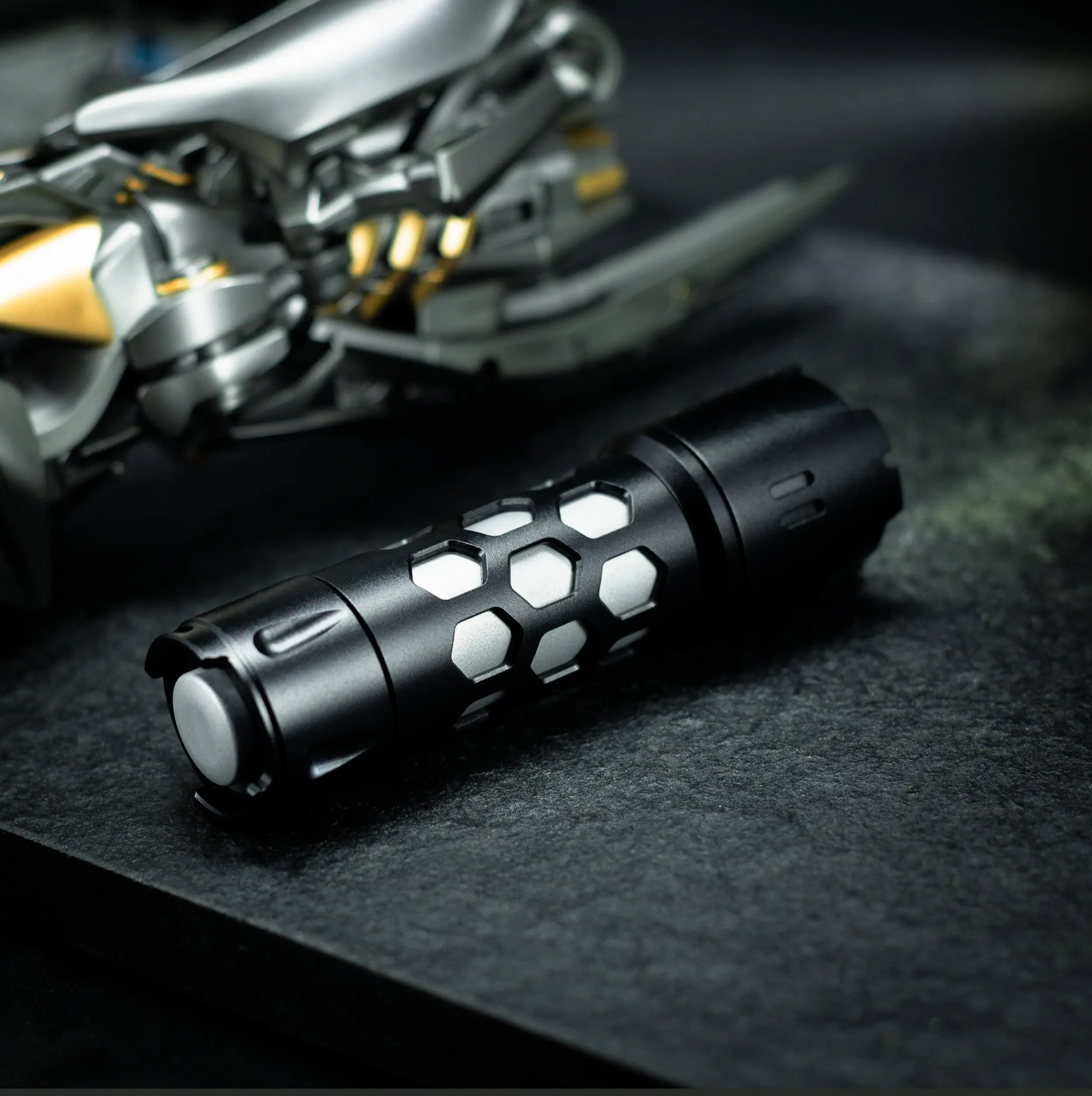 Discover the Brilliance of HoneyComb EDC 2100 Lumens Flashlight