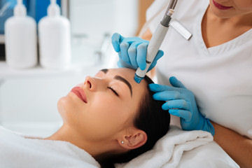 Soins hydrafacial