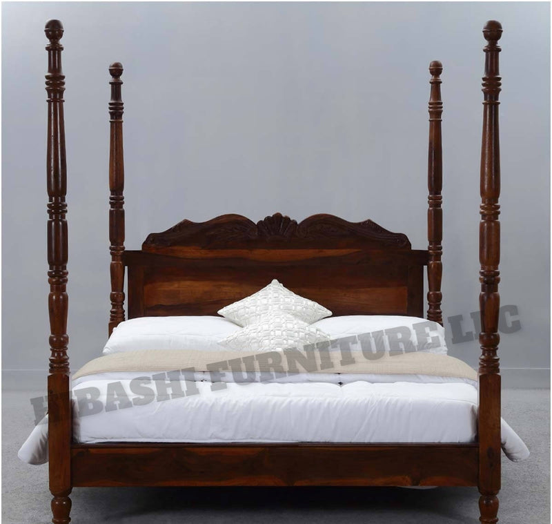 Marco de cama con plataforma de cuatro postes de madera maciza Hibashi con cabecero