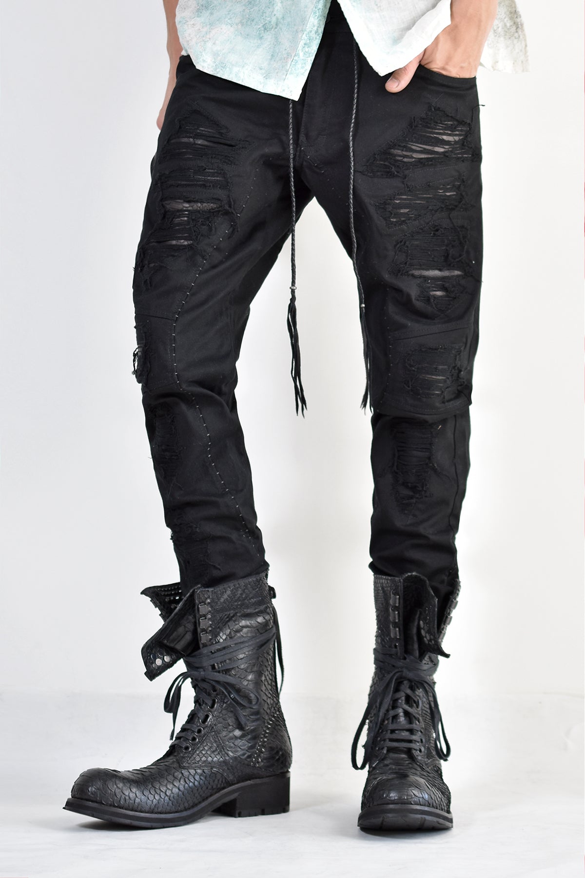 1702-PT02A Crush Skinny Twill Pants 07A Black | KMRii OFFICIAL