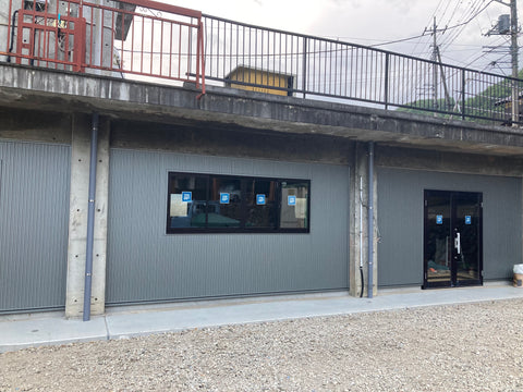 IG Kogyo Co., Ltd.'s galvalume steel plate SF-Galspun JF, color F titanium gray metallic (code: SFJ1-291), was installed on the exterior wall of the factory.