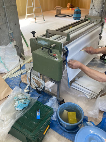 Blue nylon stays on both ends, and all the back sides of the wallpaper are glued and come out in a different state.