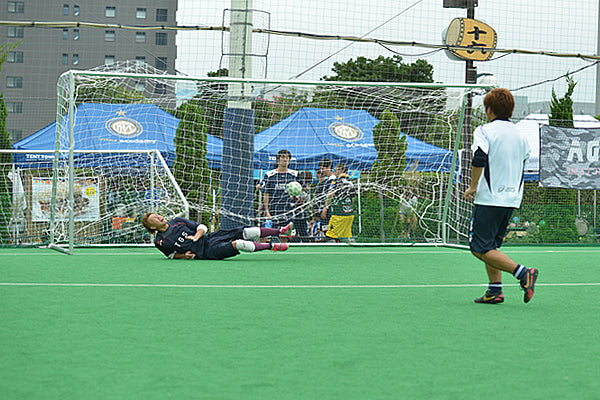元サッカー日本代表FW 城 彰二  PRESENTフットサル大会 JO-CUP2013でジュニア用正式サッカーゴールが使用されました。