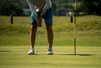 Example of a solid putting stance
