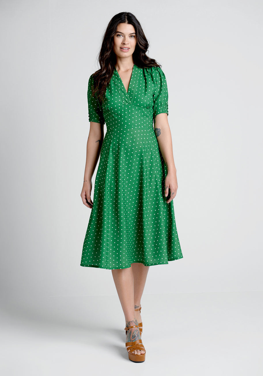 1940s Plus Size Fashion History and Style Advice Timeless London Sweet Grass Stunner Midi Dress in Green Size 4X $115.00 AT vintagedancer.com