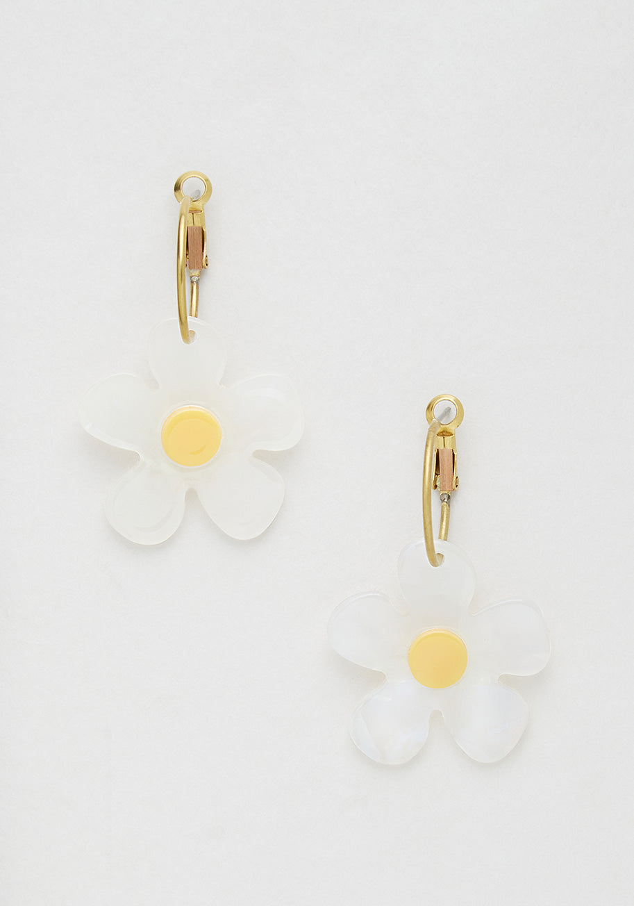 Hazy Daisy Dangle Earrings