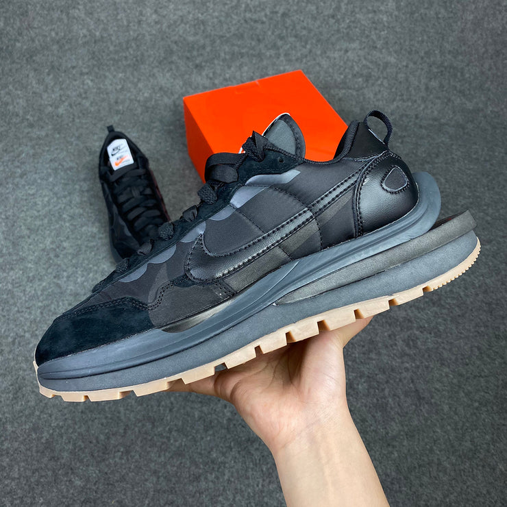 nike vaporwaffle sacai black gum