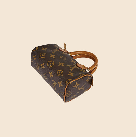 Louis Vuitton Monogram Croissant PM Shoulder Bag For Sale at 1stDibs  lv  croissant pm, louis vuitton croissant pm bag, croissant louis vuitton pm