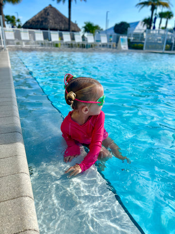 Toddler swimming, highly visible swimwear, increased visibility for better supervision