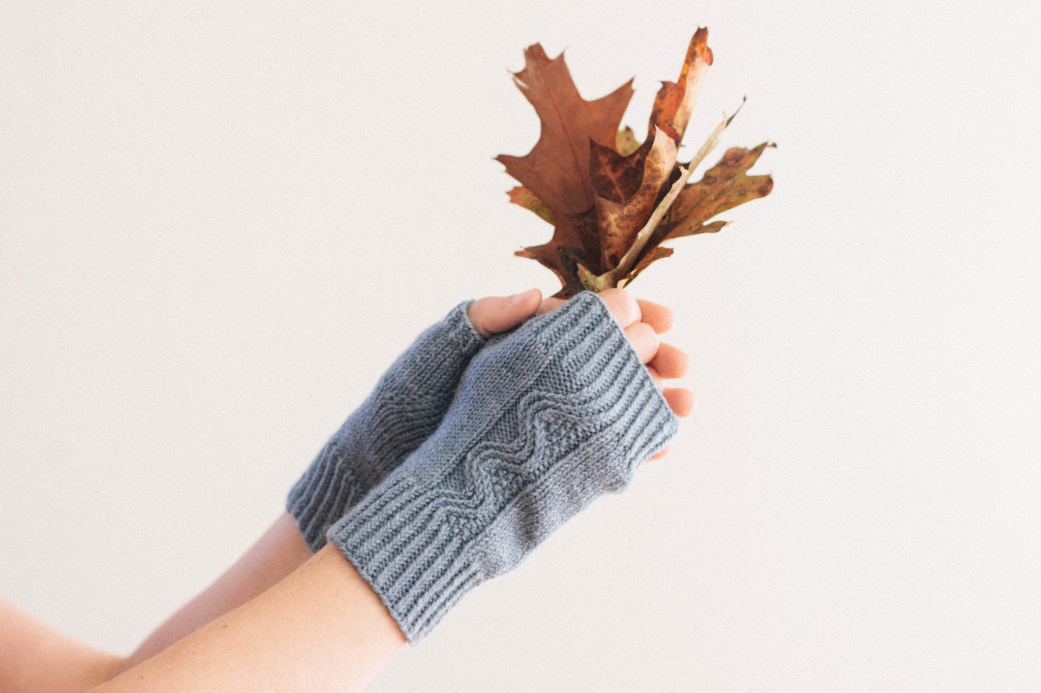 Knitting - Brand new - Autumn Leaf Half Gloves - Flat Knitted