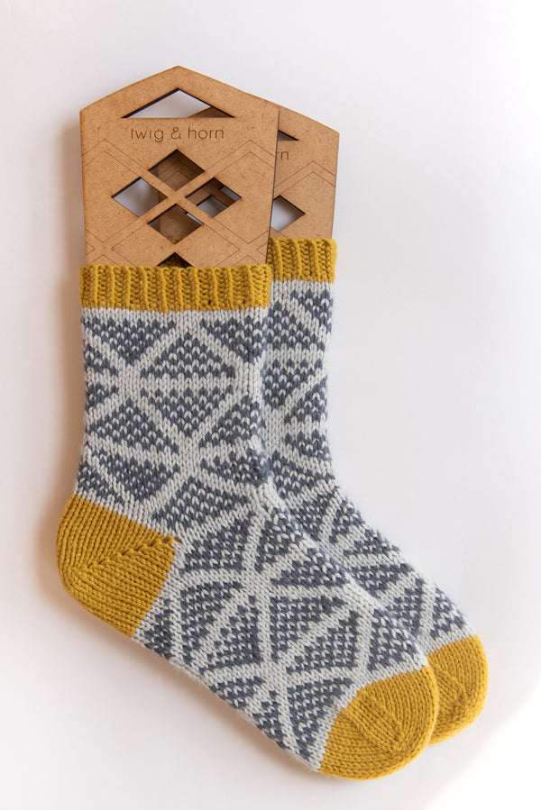 Leonarda Sock Knitting Pattern by Alexis Winslow – Quince &