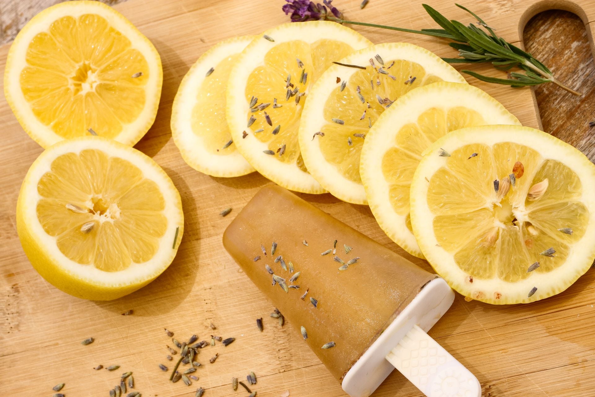 Lavender Lemonade Herbal Popsicle with Lemon slices