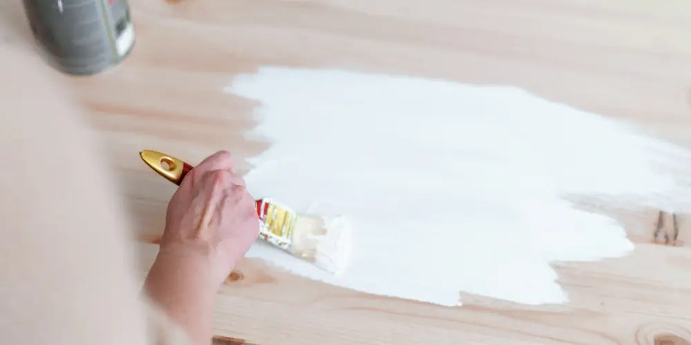 Conseils d'entretien pour votre table en bois peinte