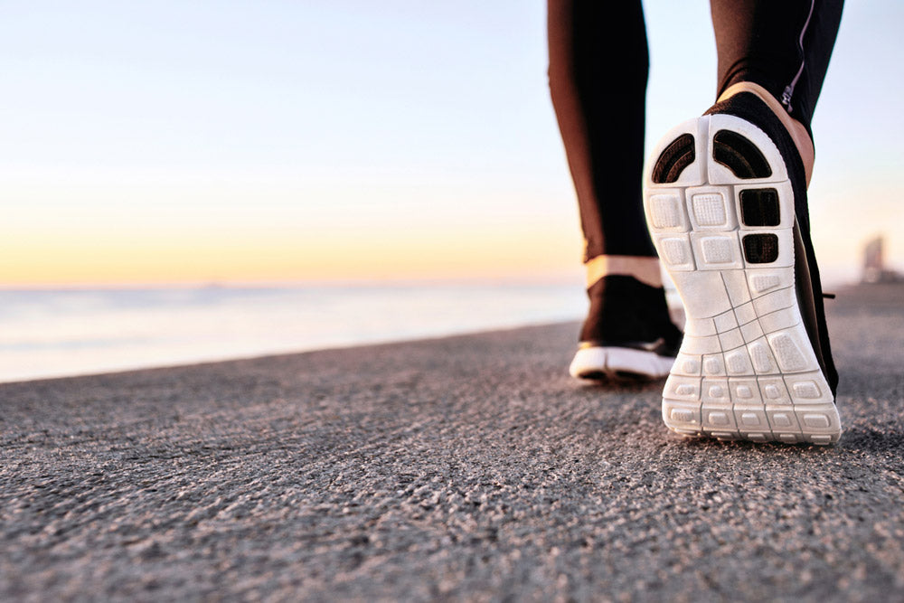 Abbigliamento per la camminata veloce: la parte più importante sono le scarpe