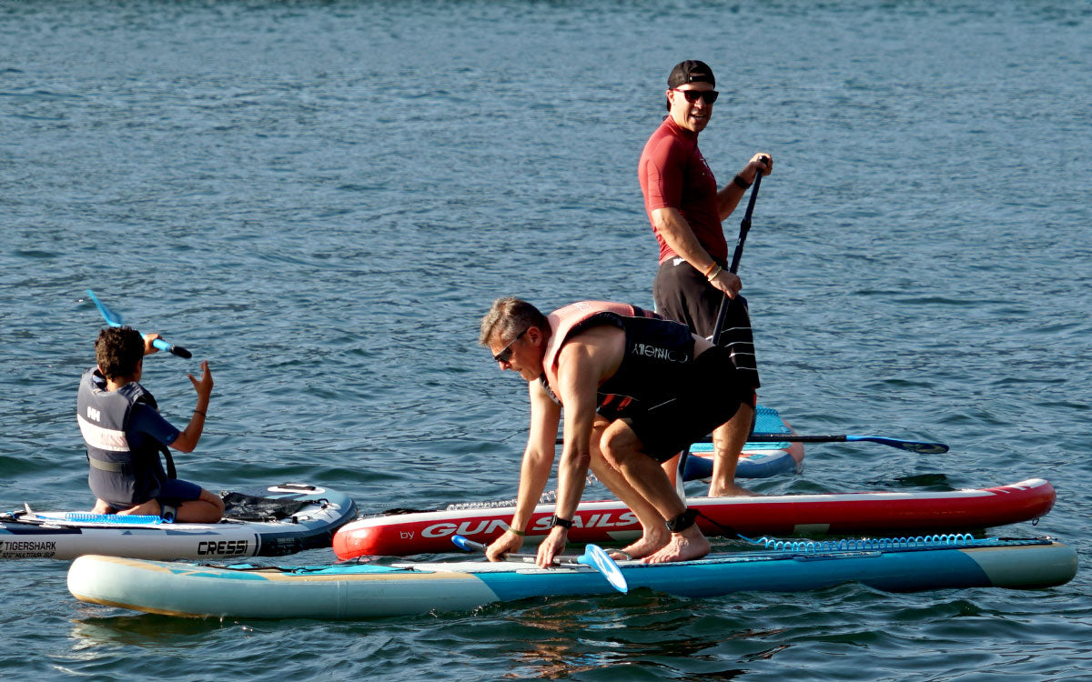 L'istruttore Simone Besana durante il sup tour organizzato il 7 luglio 2023 a Blevio