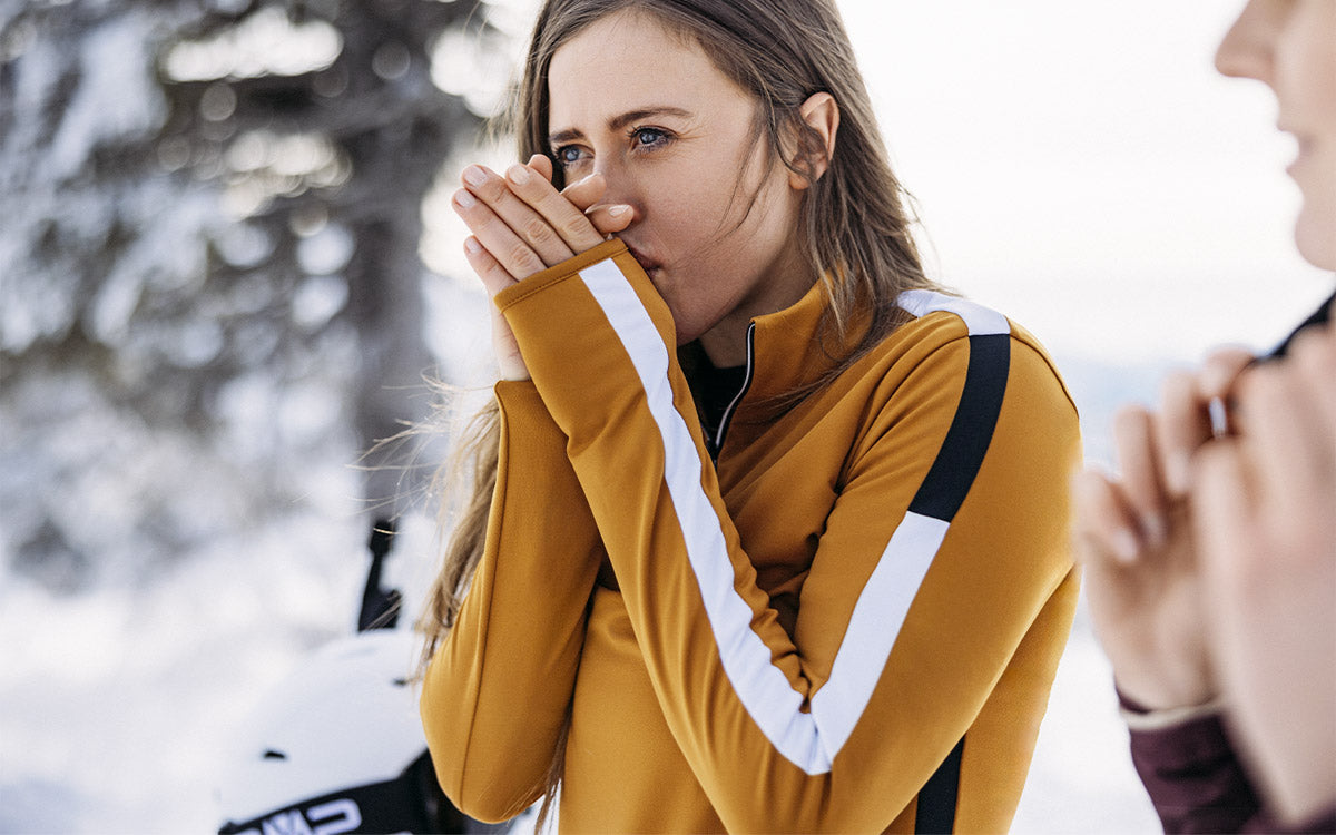 Una ragazza indossa un pile CMP sotto la giacca da sci