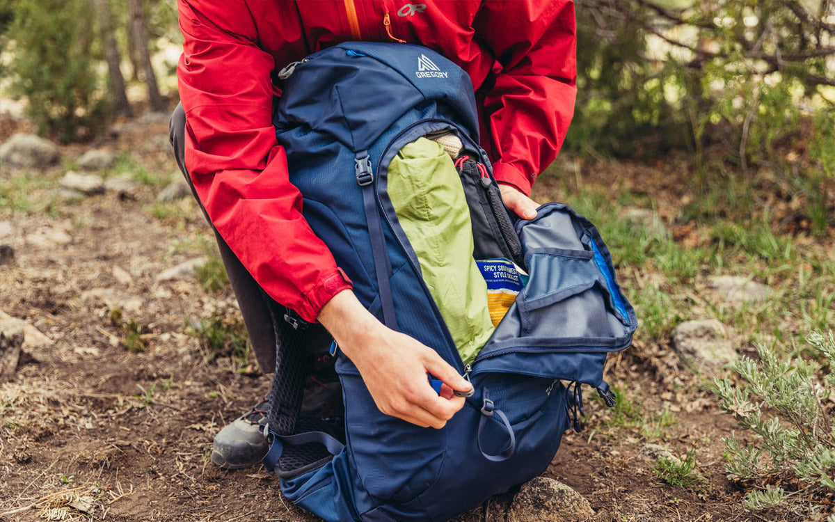 Quali indumenti è meglio portare nello zaino da trekking a seconda della stagione