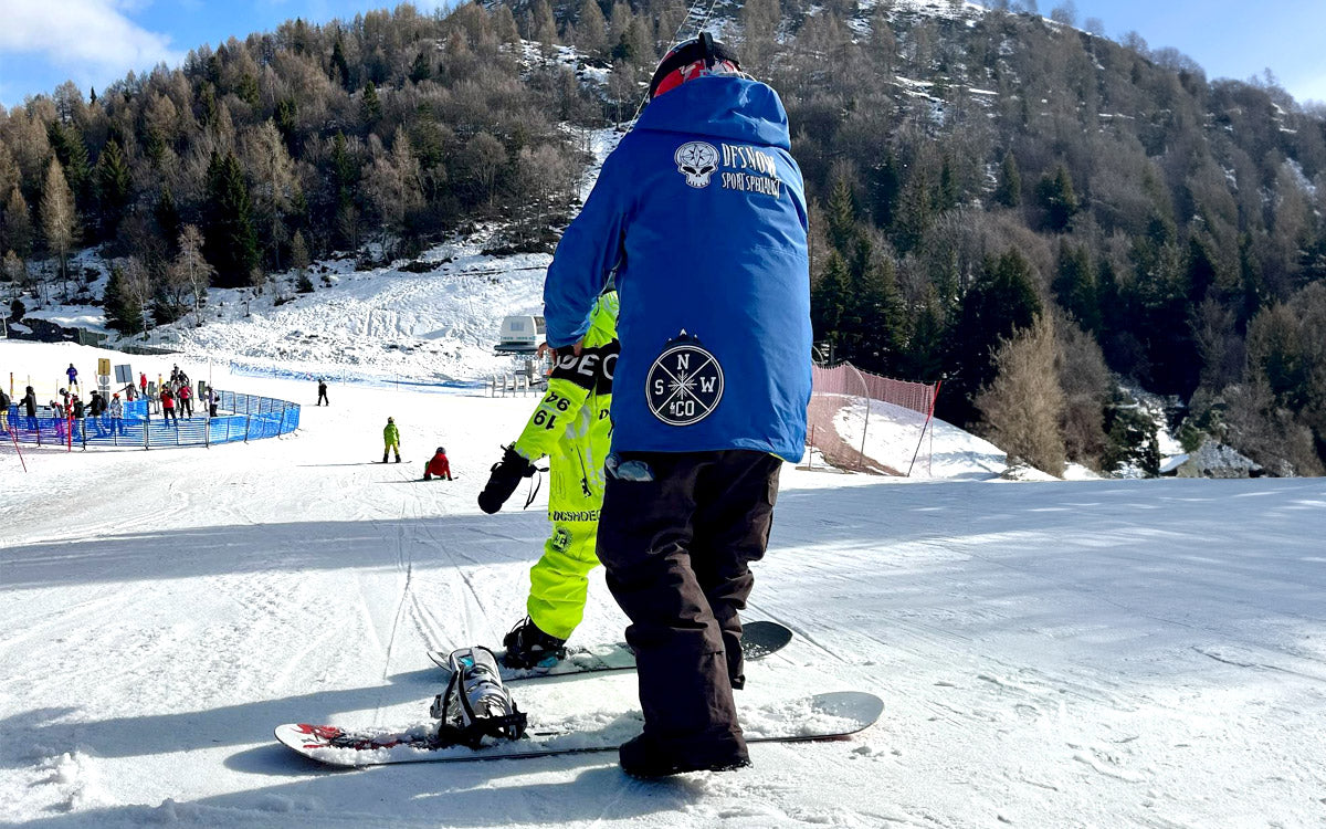 Un istruttore della scuola di snowboard Snow&co ai Piani di Bobbio