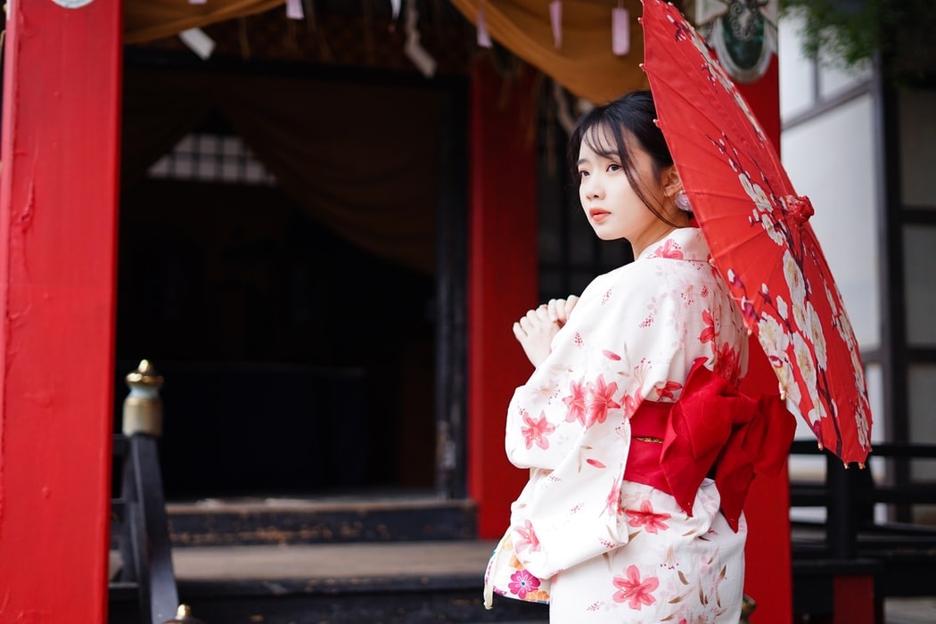 What to Wear Under a Kimono? A Guide For Male And Female