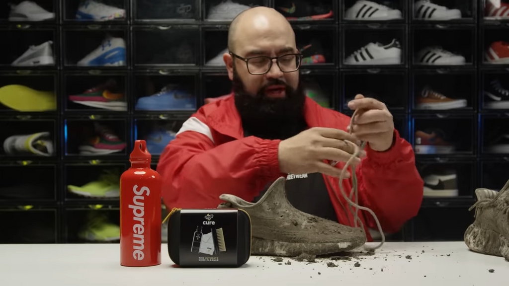 Removing laces of YEEZY 350V2