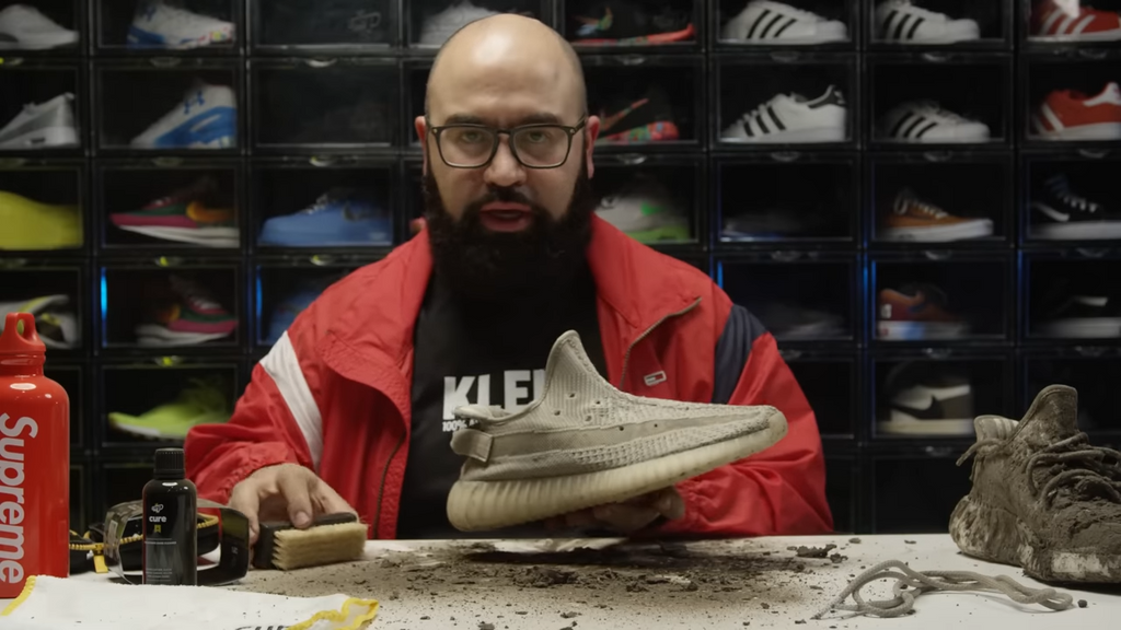 Removing loose dirt of YEEZY 350 V2