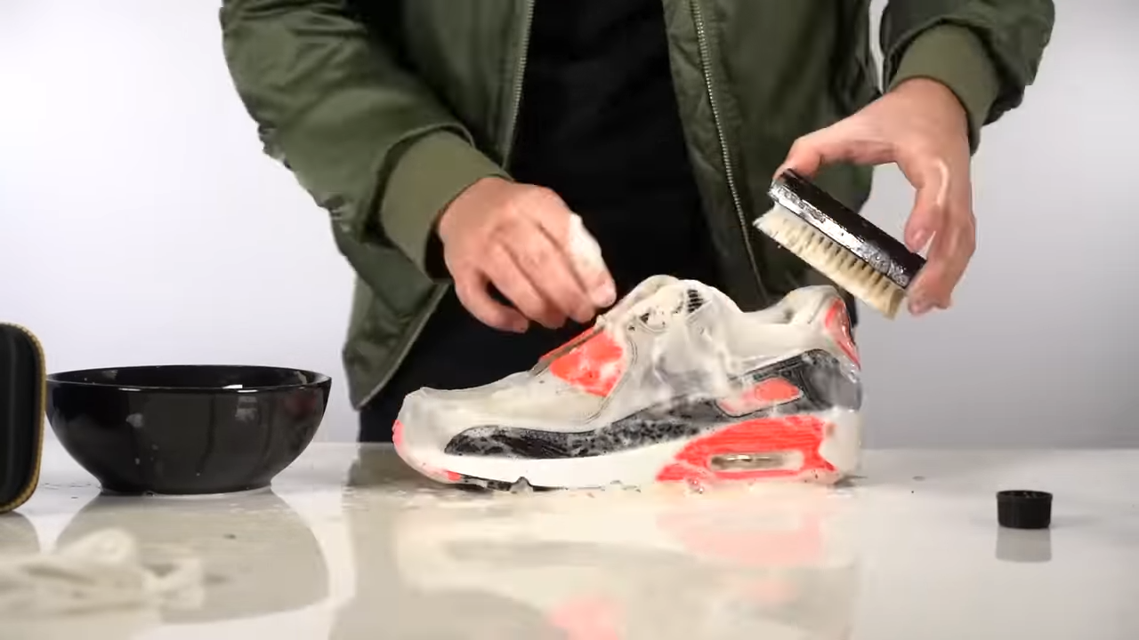 Cleaning the Air Max 90s with Cure Solution