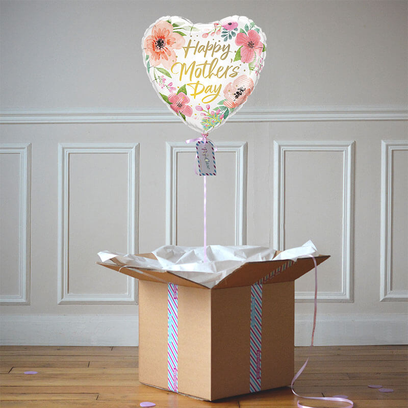 Carton avec un ballon qui sort du carton avec une inscription bonne fête maman