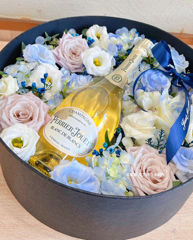 flower gift box with wine