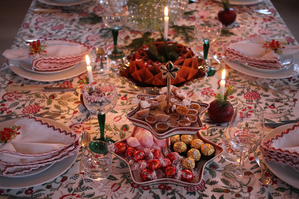 Von Home Christmas table setting