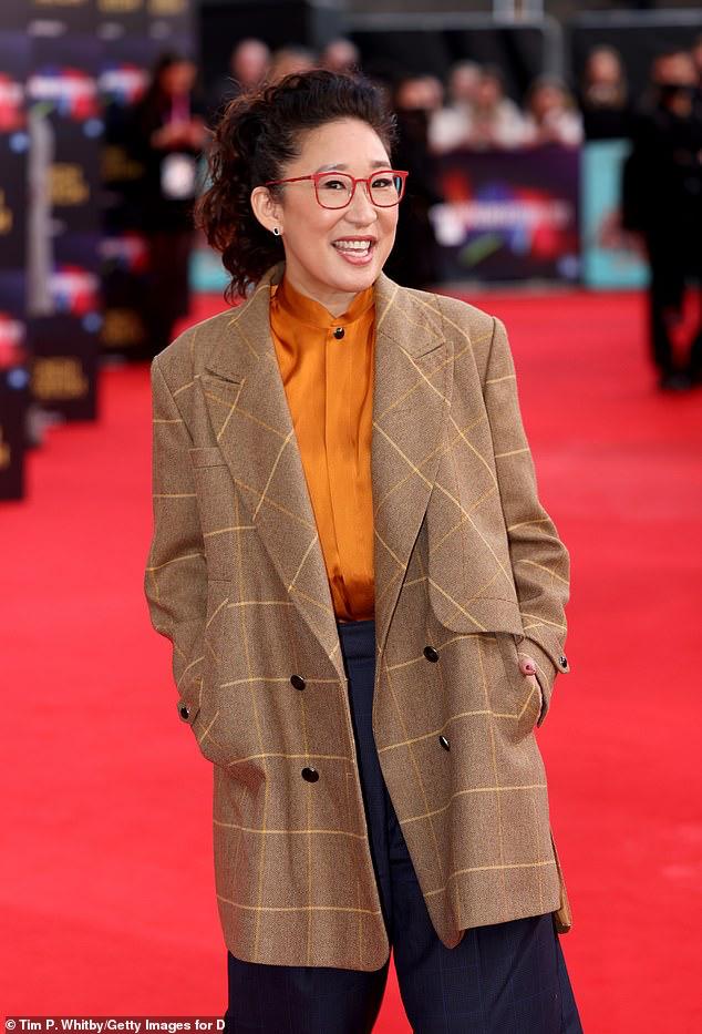 Sandra Oh red carpet dressed by Lucie Brochard