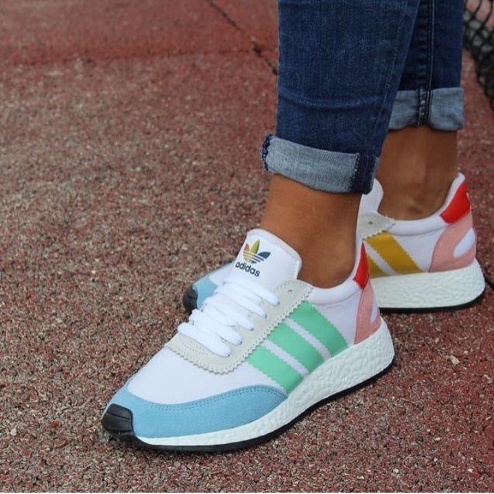 Comercialización maquillaje portón Adidas Iniki Multicolor – DeportivasYRopa