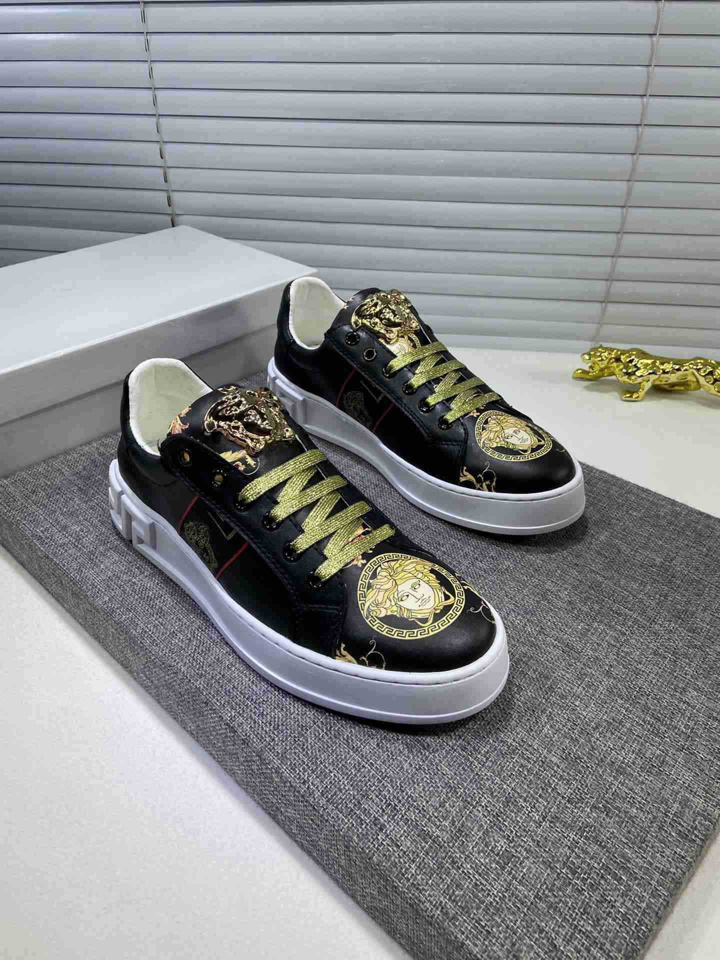 Versace Woman Men鈥榮  Fashion Sneakers Sport Shoes 0602