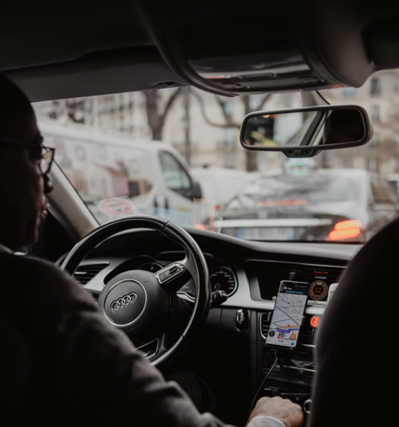 does uber or lyft pay their drivers more? 