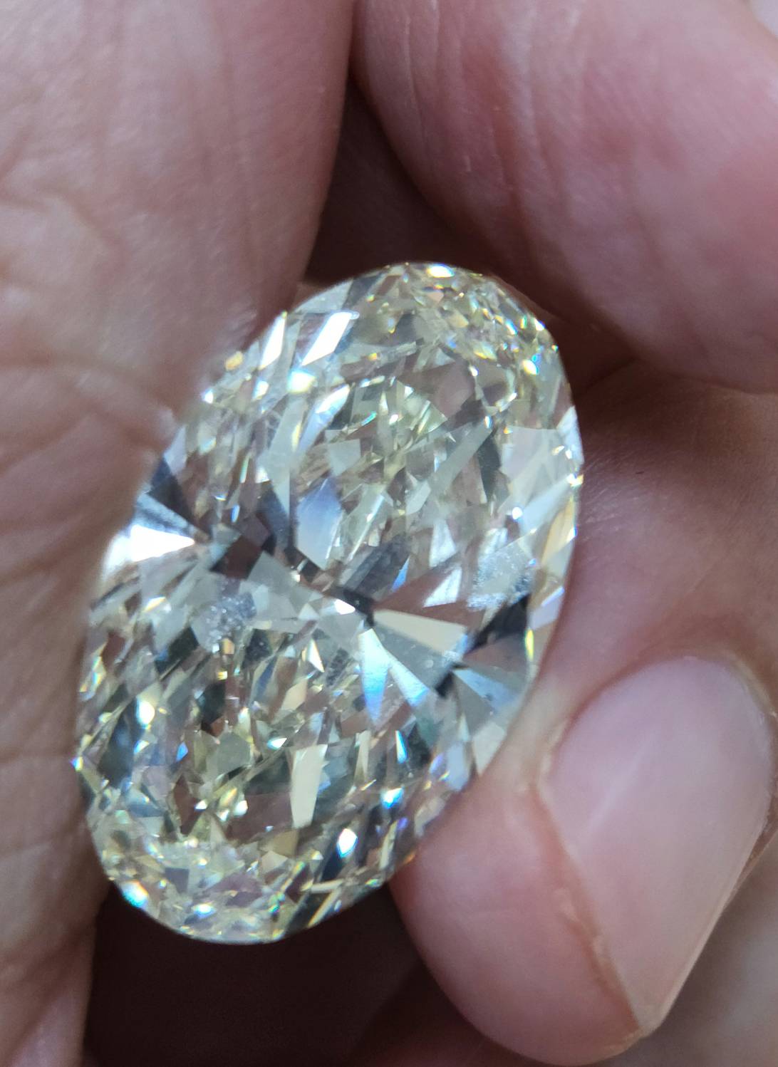 オーバルカット D IF GIA 0.52ct