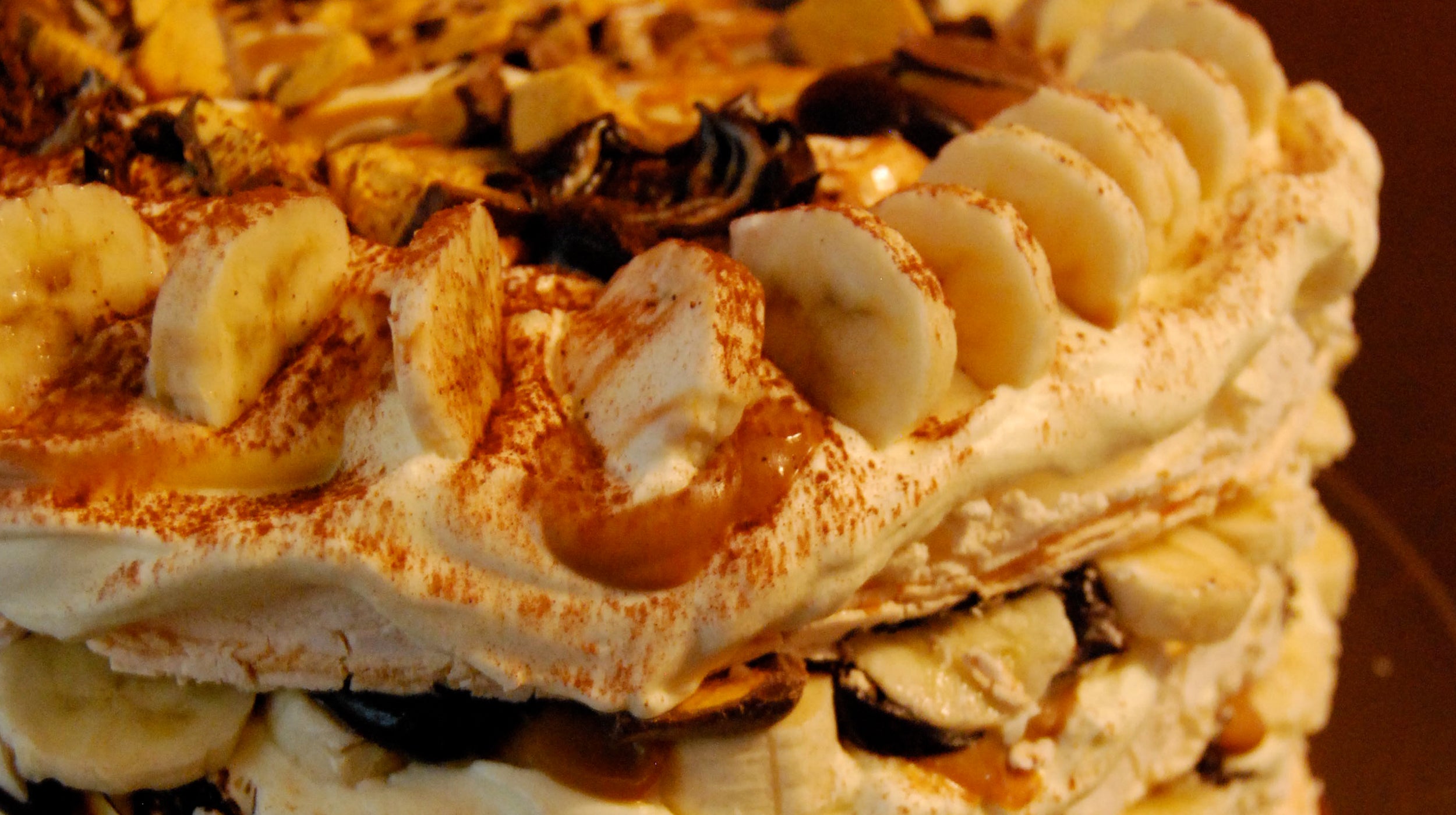 Bumbles Choc Honeycomb, Banana &amp; Caramel Pavlova