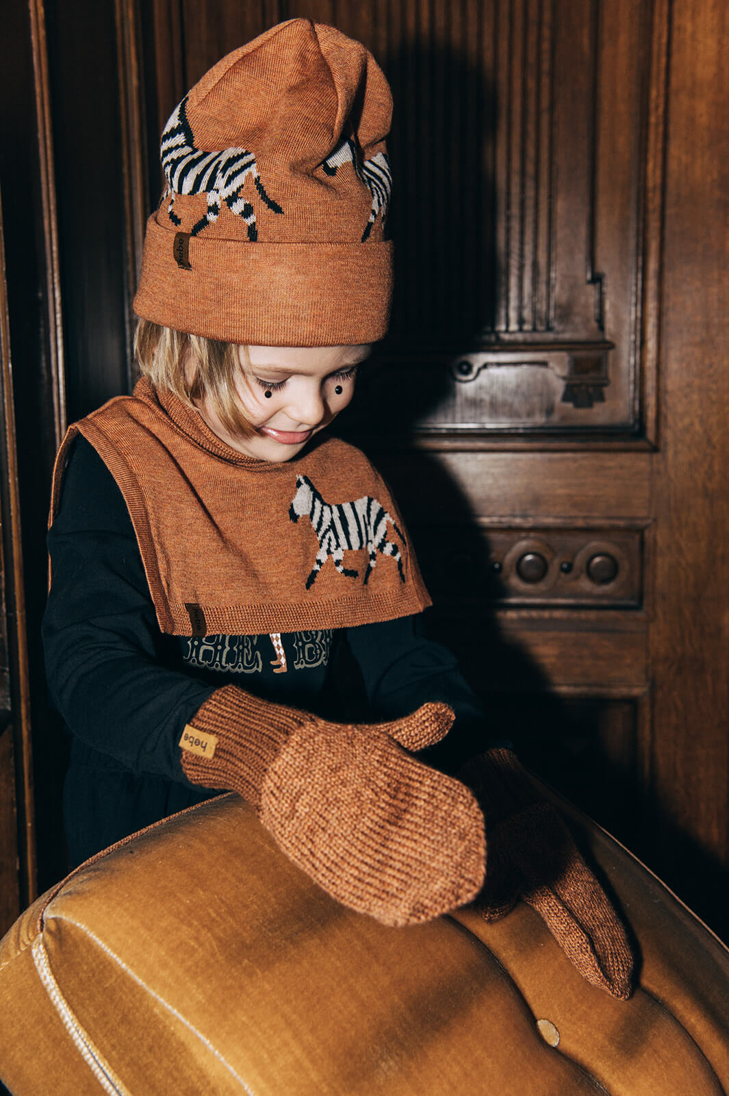 Shop babies, kids and tweens merino wool gloves, hats and winter essentials and items for ski trips online in Hong Kong and Singapore at MiliMilu.