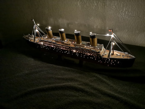 revell 3d puzzle titanic led in the dark