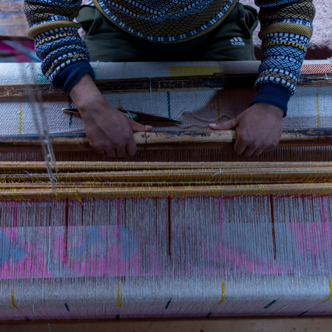 Artisan weaving cashmere