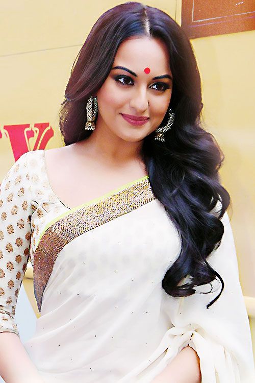 Sassy And Sexy Sonakshi Sinha In Saree Bharatsthali