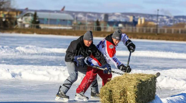 Image of players at the Great Lakes Pond Hockey Classic.