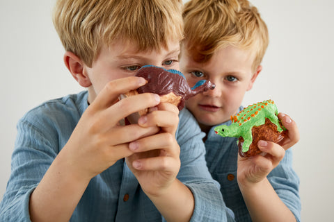 jeu creation figurines dinosaures stegosaure allosaure