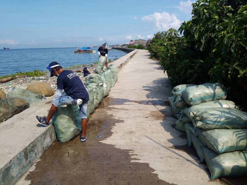 seabar fights ocean pollution by picking up one pound of ocean trash for every item ordered