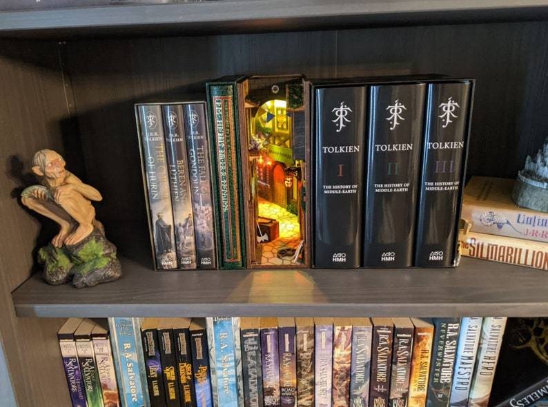 Medieval Alleyworld Bookshelf Insert Box