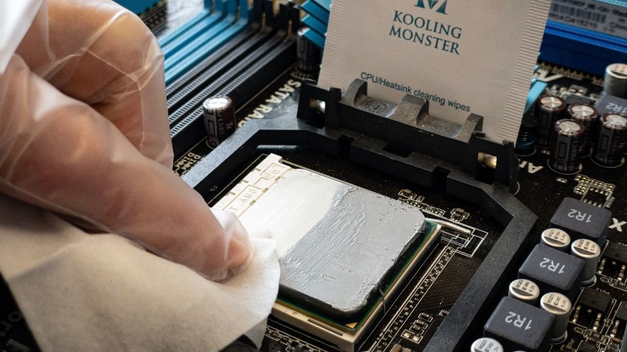 Cleaning Thermal Paste Off CPU