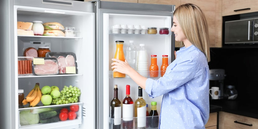 GF-Women-take-things-from-refrigerators-full-of-fresh-food
