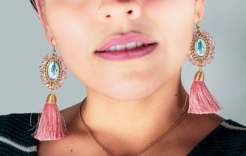 long earrings, shoulder touching earrings, fashion trends