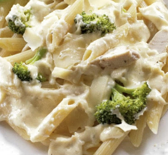 Pasta con pollo y brocoli en salsa alfredo(Pasta with chicken and broc –  Nana's Kitchen