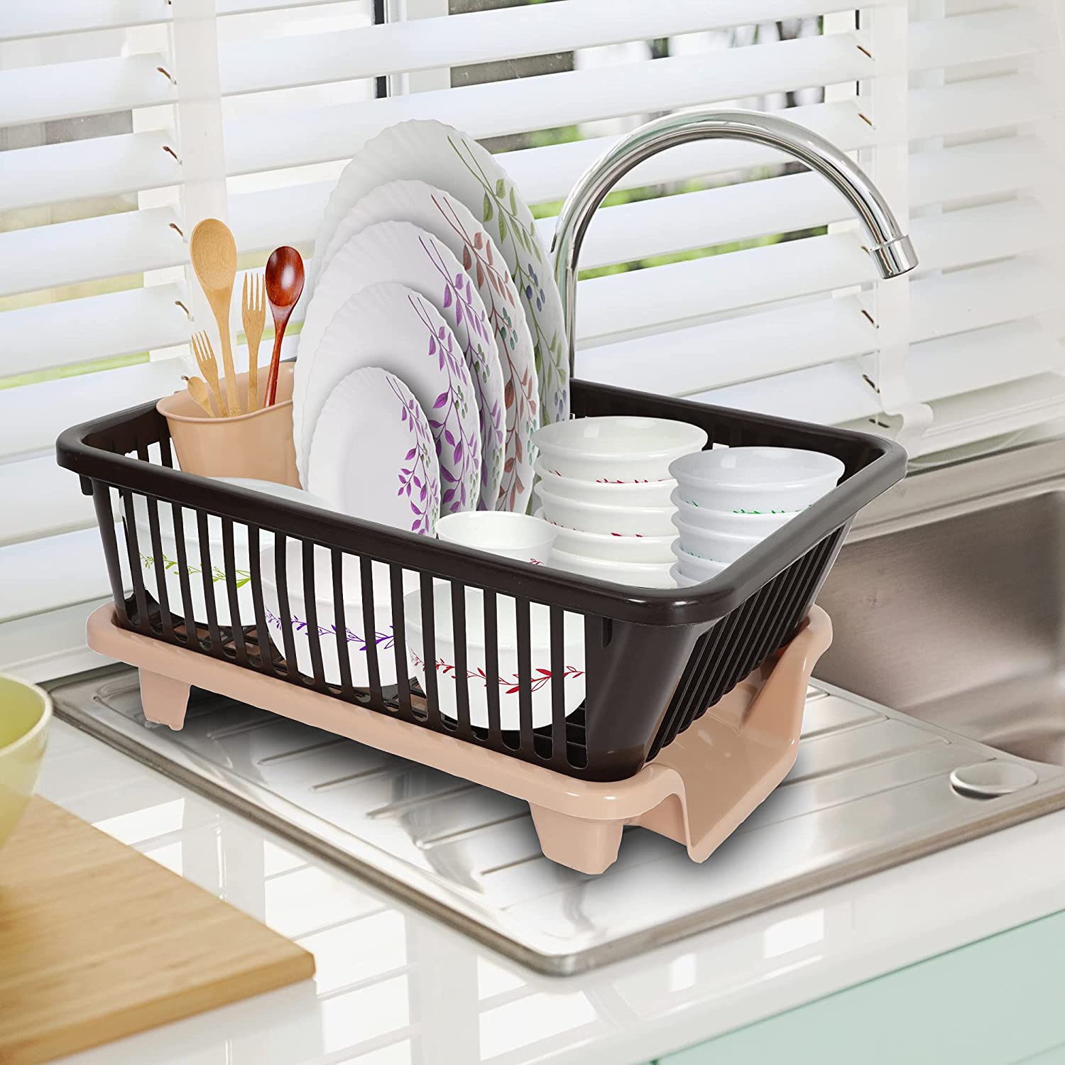 brown plastic dish drainer