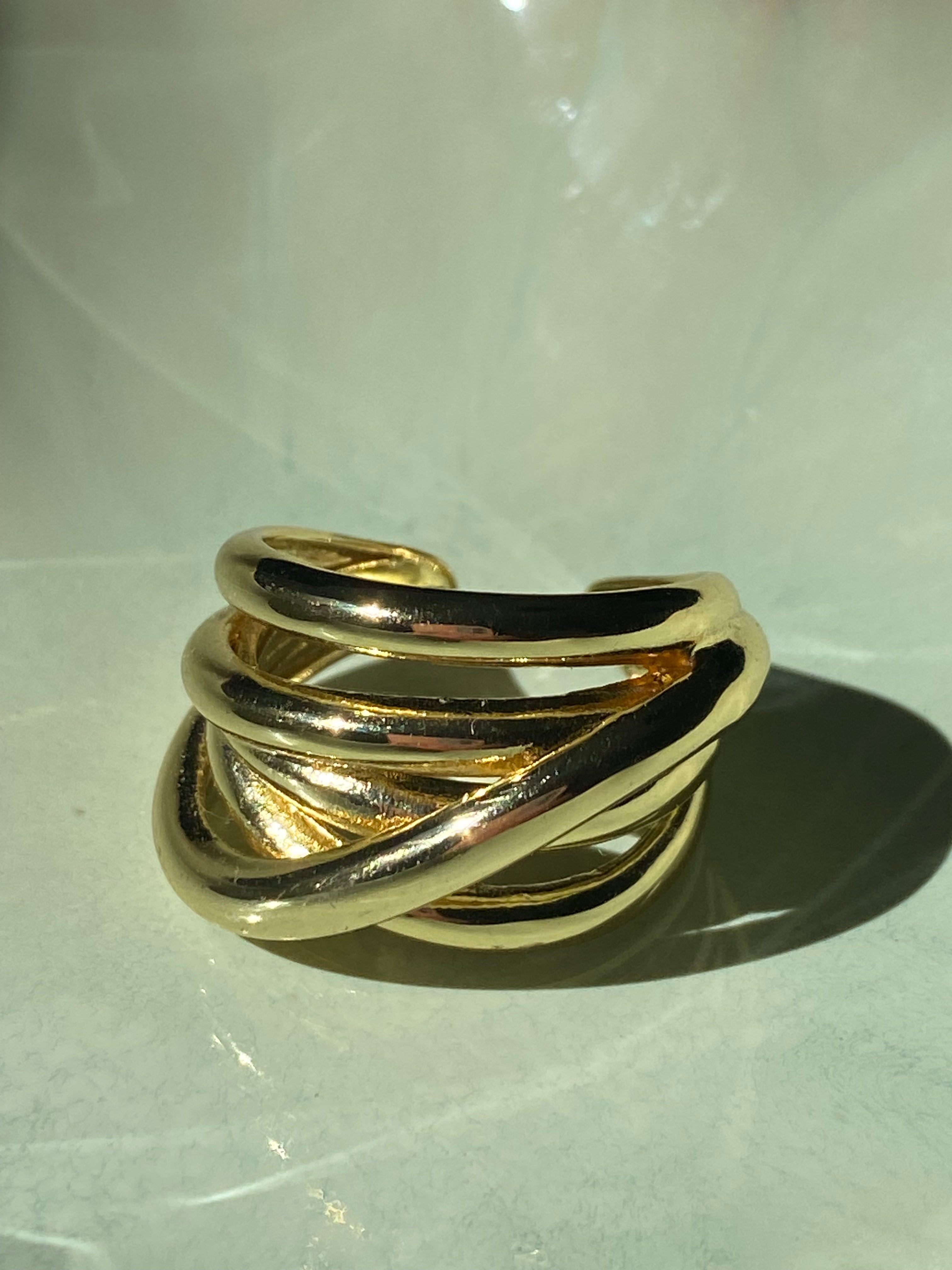 Twisted ring